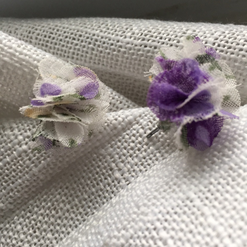 ๐ Poofy Flower Fabric Earrings - Picture 3 of 5